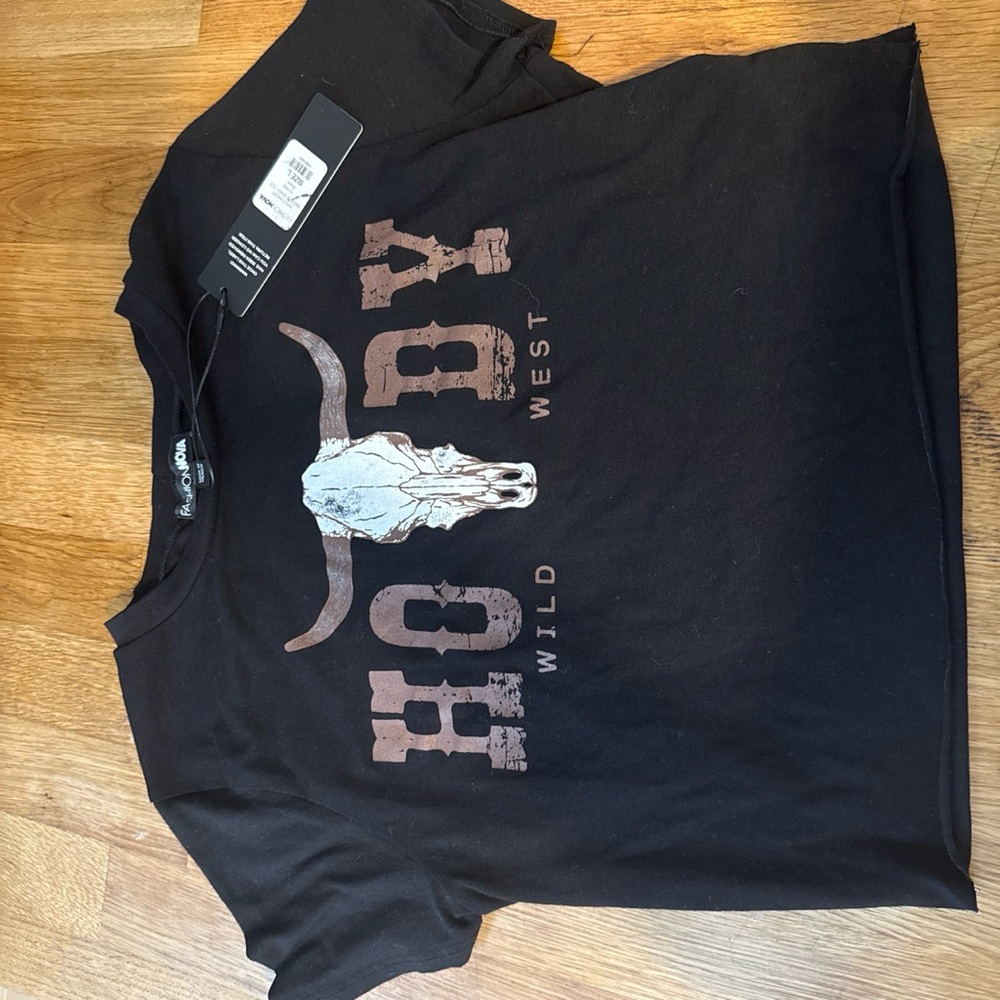 Fashion Nova Black Wild West Skull Graphic Crop Tee